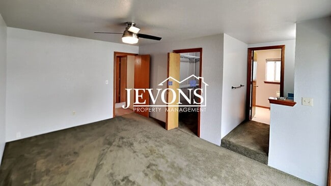 Building Photo - Enjoy this 3-bedroom home featuring a fully equipped kitchen, a two-car attached garage, and a fe...