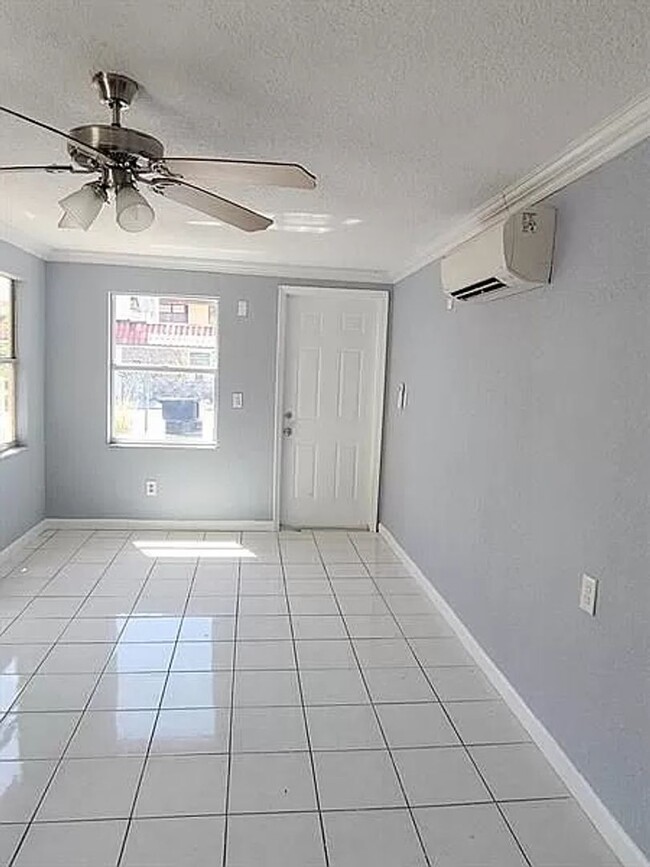 Building Photo - Single Family Home in Lake Worth (4-bed / ...