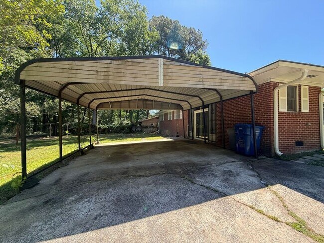Building Photo - 2801 Ashe St