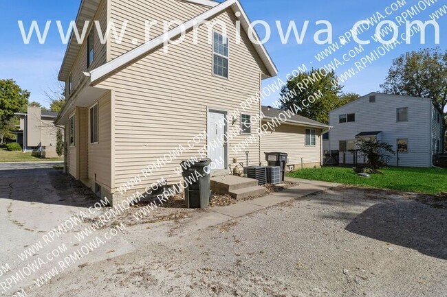 Building Photo - RENT SPECIAL!! 3 Bedroom, 2.5 Bath in Ames