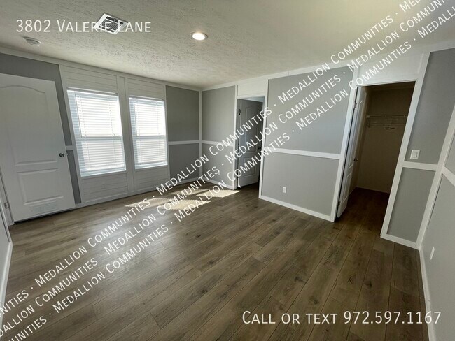 Building Photo - 3802 Valerie Ln