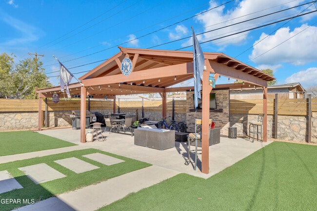 Building Photo - 9913 Album Ave