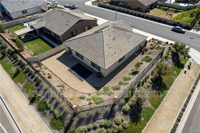 Building Photo - 2112 Saratoga Dr