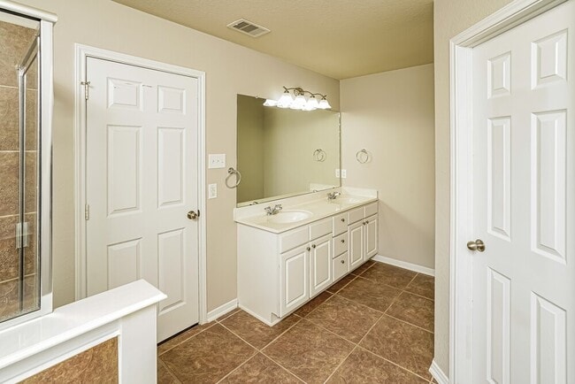 Building Photo - 2527 Elm Crossing Trail