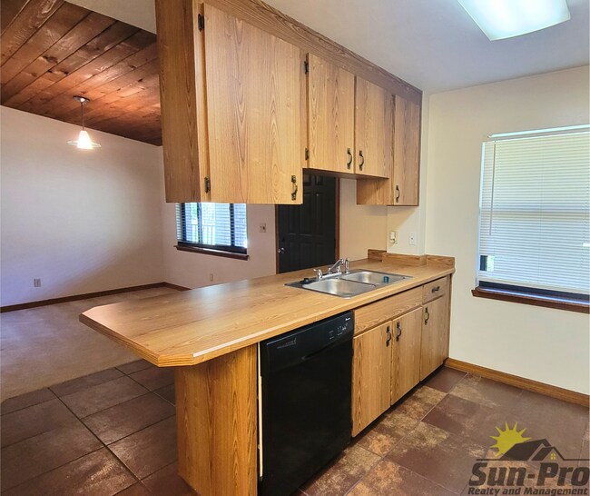 Building Photo - 1668 Spring Garden Ct