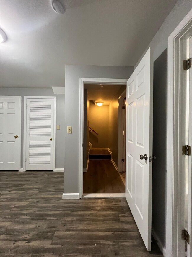 Building Photo - 4674 Mews Dr