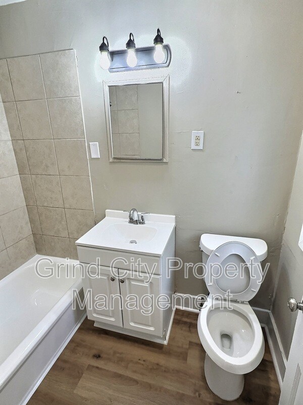 Building Photo - 1065 N Holmes St