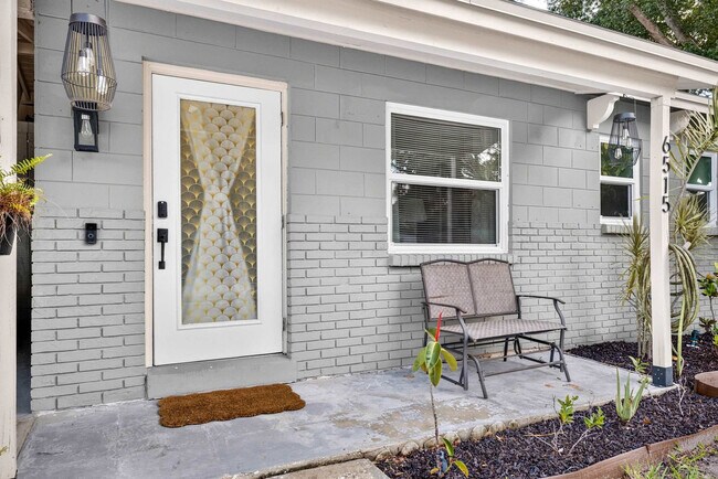 Building Photo - 6515 Yosemite Dr