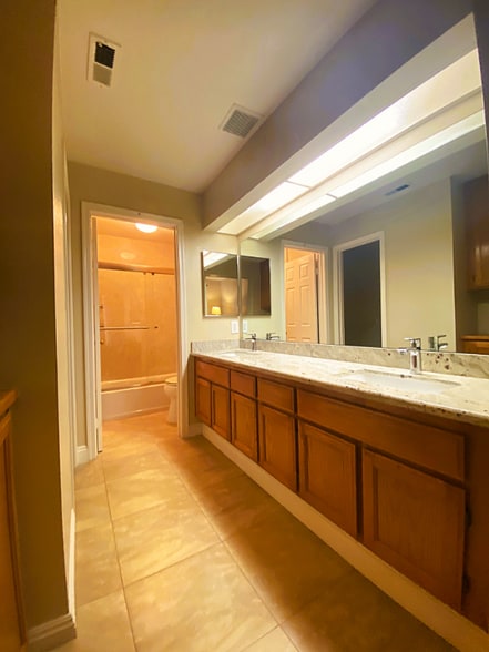 Building Photo - 7705 Chantilly Dr