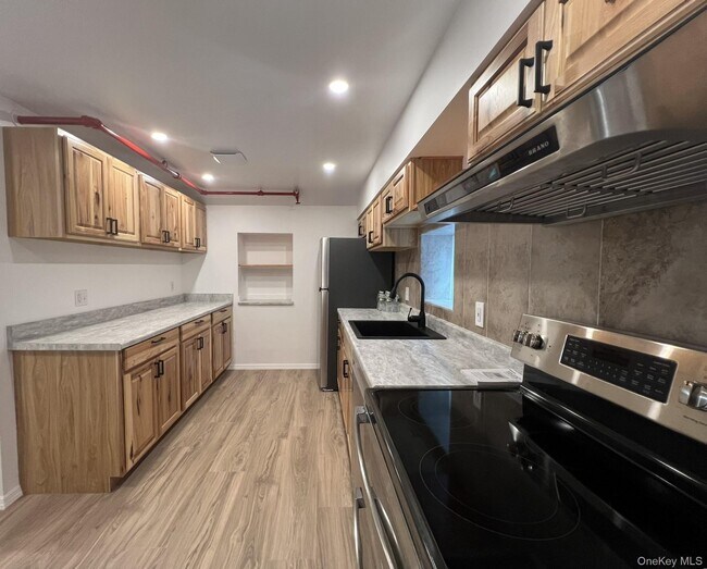 Building Photo - 7 1st St