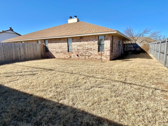 Building Photo - Nice 3 Bed 2 Bath in NW OKC