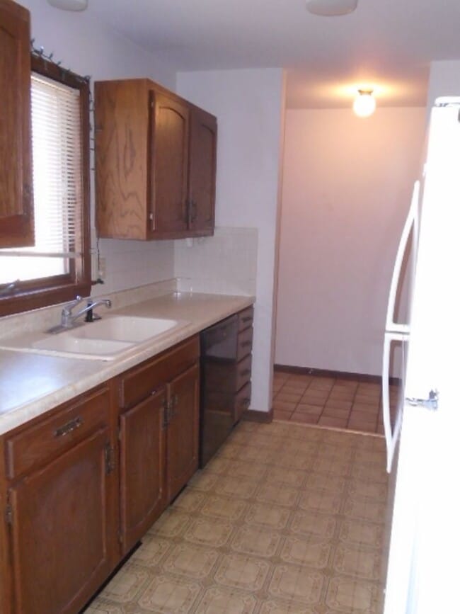 Building Photo - 706 Ridgewood Dr