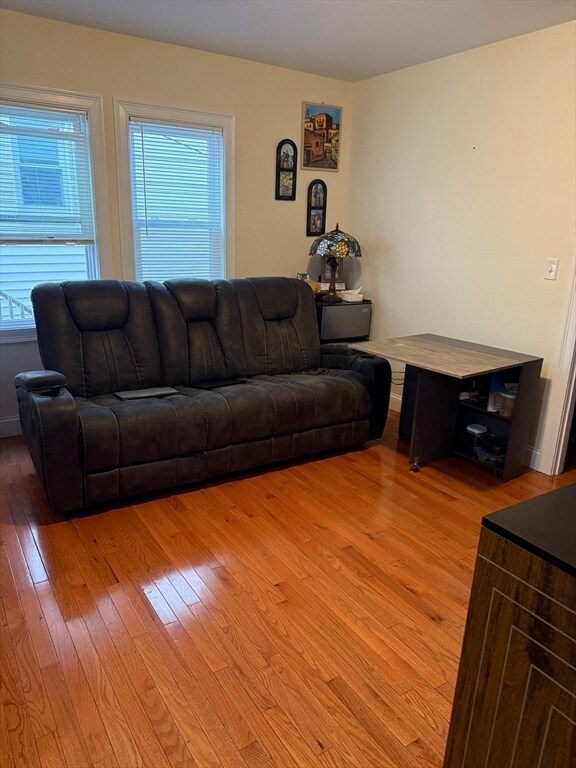 Building Photo - 483 Newport Ave