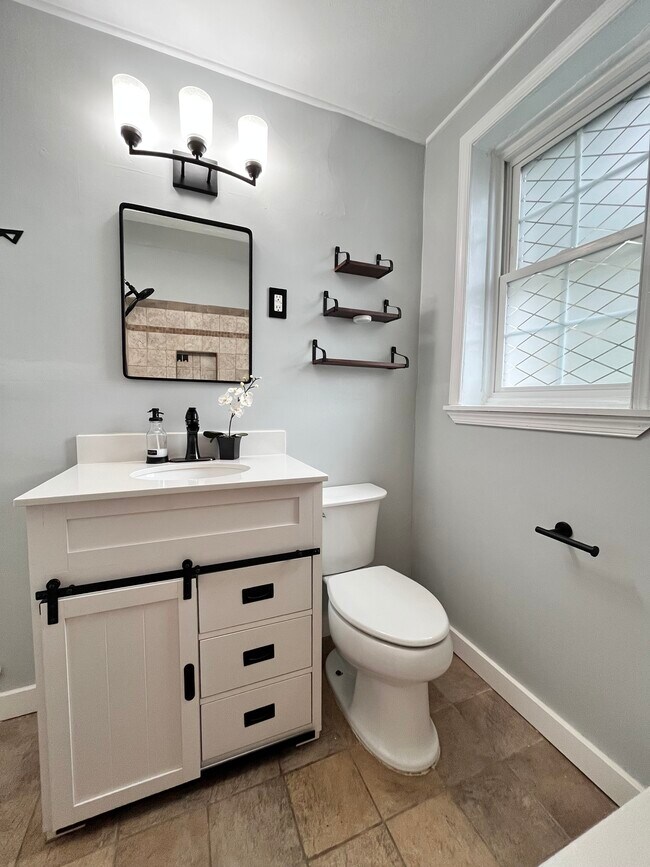 Building Photo - 6616 E Wakefield Dr