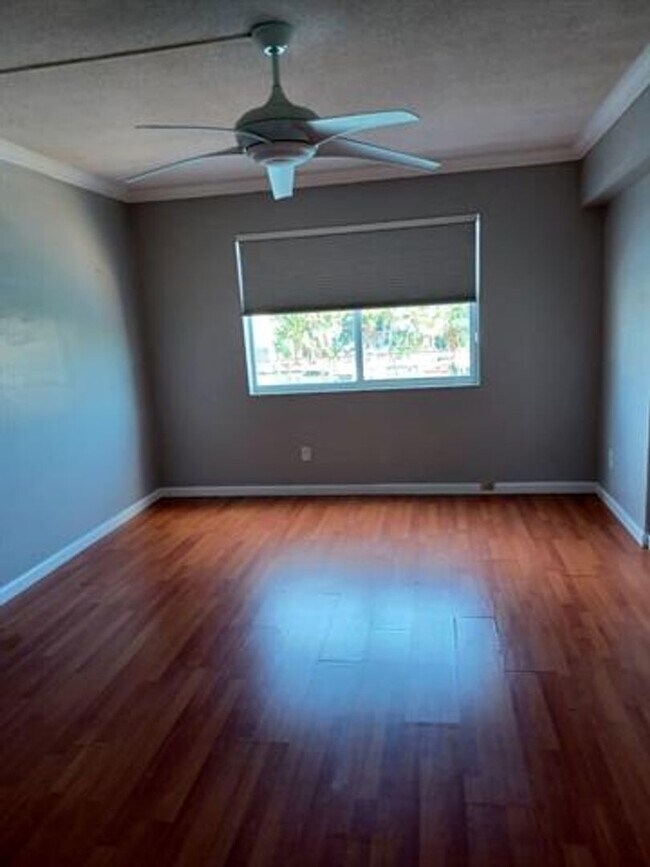 Building Photo - 8001 Crespi Blvd