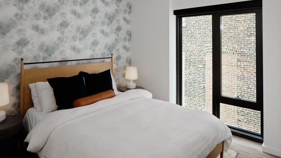 Building Photo - 166 N Aberdeen St