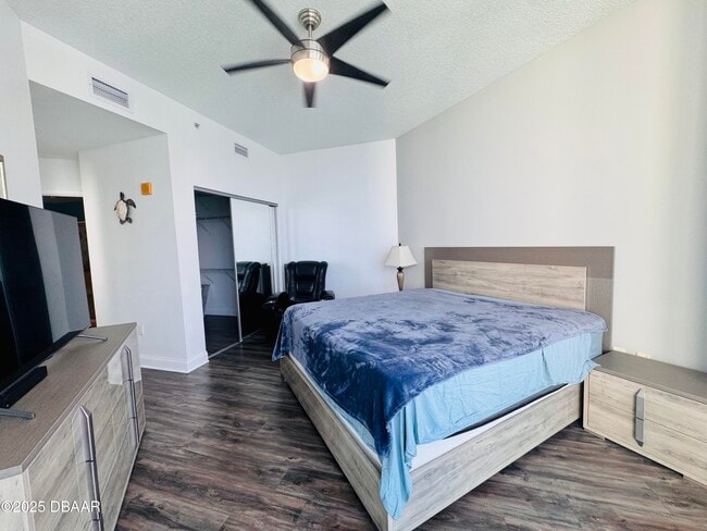 Building Photo - 231 Riverside Dr