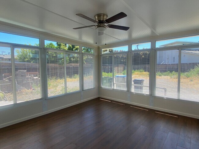 Building Photo - Updated and Unique Rose Garden 1 Bedroom Single Family Home!