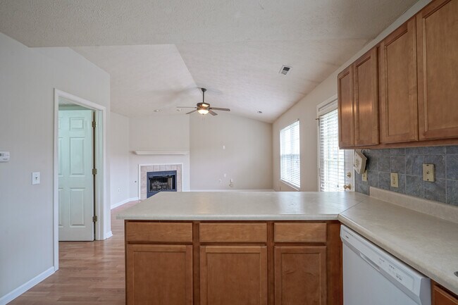 Building Photo - 14931 Silver Thorne Way