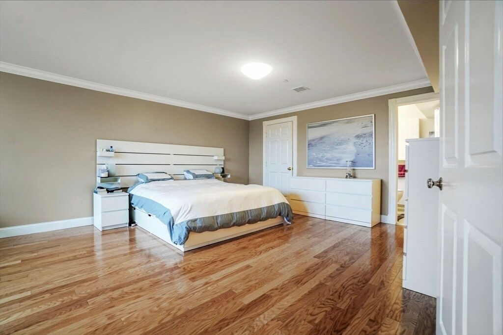 Building Photo - 5 Brigham St