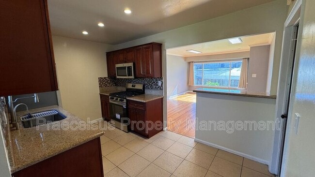 Building Photo - 37 E J St