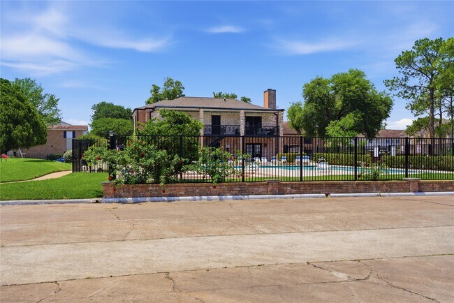 Building Photo - 8321 Nairn St
