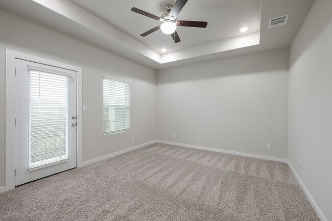 Building Photo - Luxurious 3/3.5 in The Preserve at the Dom...