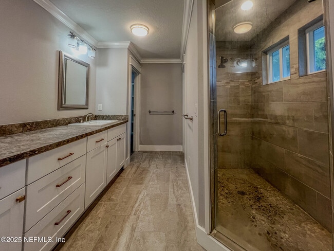 Building Photo - 4325 Appleton Ave