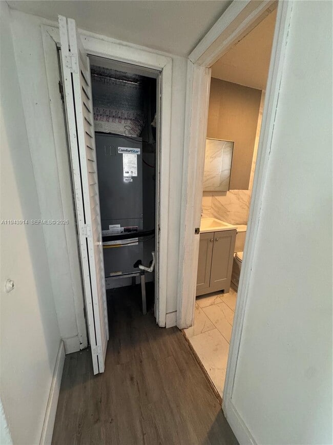 Building Photo - 5721 SW 41st St