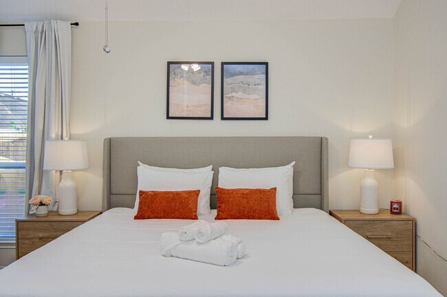 Building Photo - 7211 Crescent Mills Dr