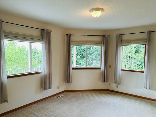Building Photo - Stunning Custom Home with Beautiful Views