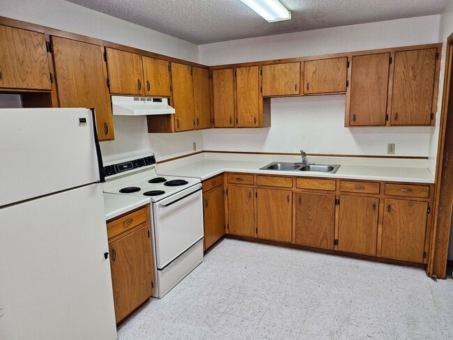 Building Photo - 917 W 15th Ln