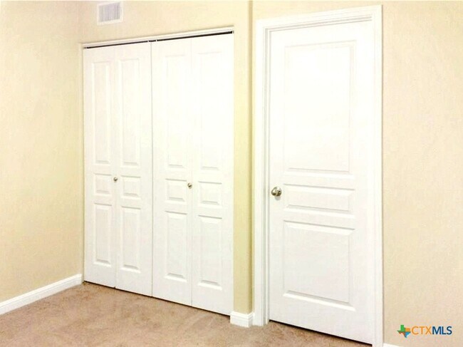 Building Photo - 112 Rush Haven