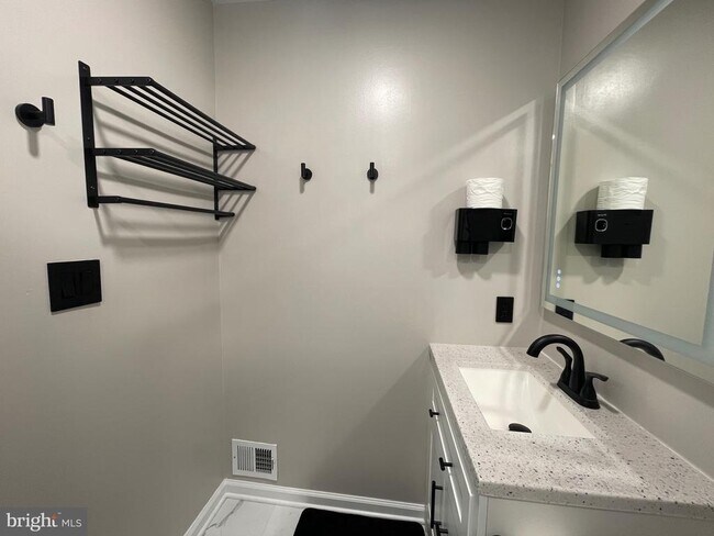 Building Photo - 6013 Rabbit Hill Ct