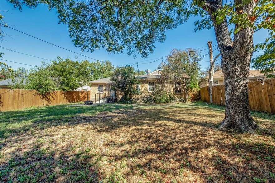 Building Photo - 3732 Seguin Dr