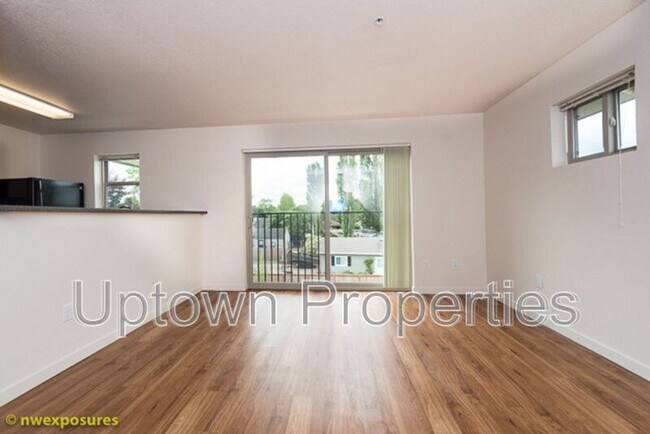 Building Photo - 4775 SW Franklin Ave