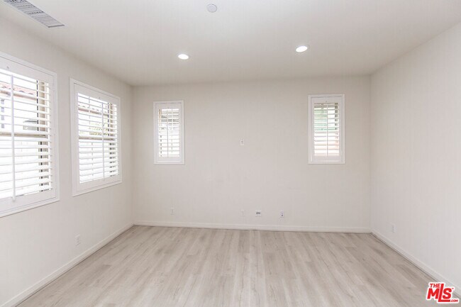 Building Photo - 10922 Mesa Ct