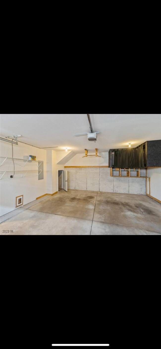 Building Photo - 15220 Greenbelt Dr