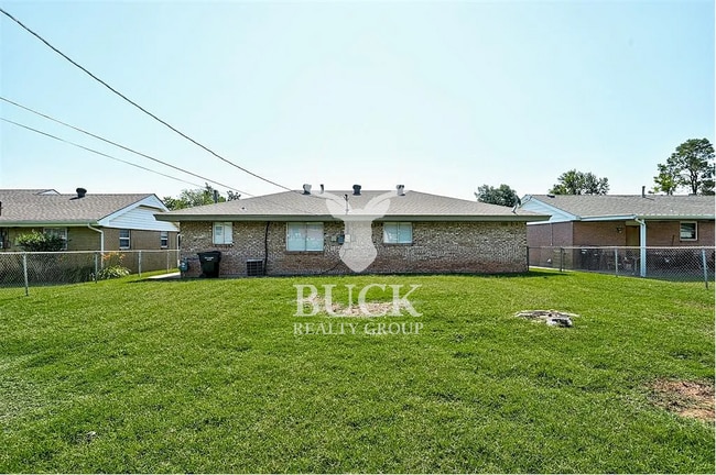 Building Photo - 705 N Dillon Ave
