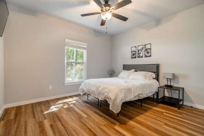 Building Photo - Nearly New Bella Vista Home Nestled in Ultimate Privacy! Furnished options available!