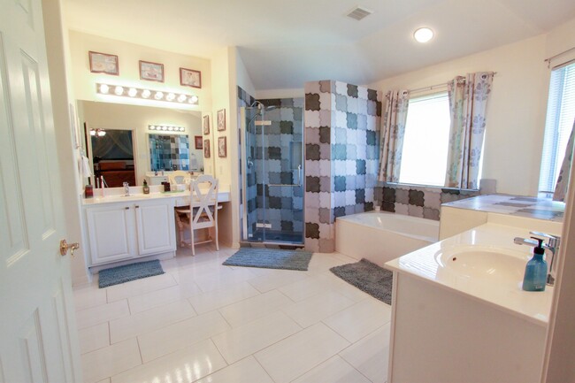 Building Photo - Stately 4-Bedroom, 3-Bath Home with Modern...