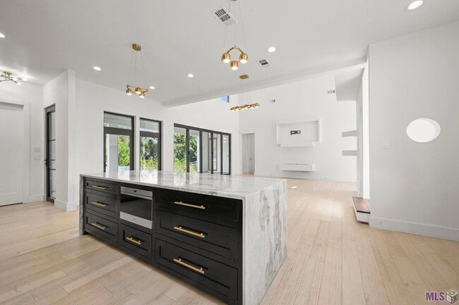 Building Photo - 9825 Fawn Vw Dr