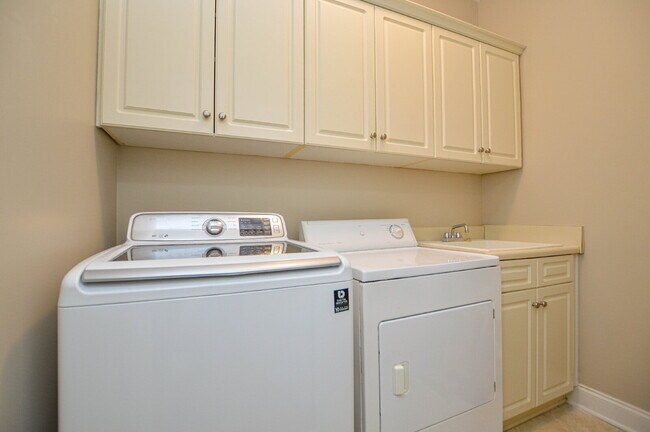 Building Photo - 986 Blakeley Walk