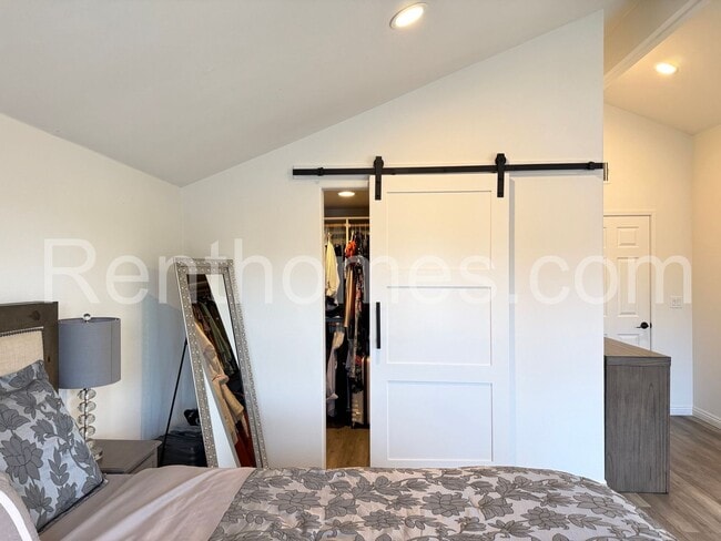 Building Photo - 10990 Red Rock Dr