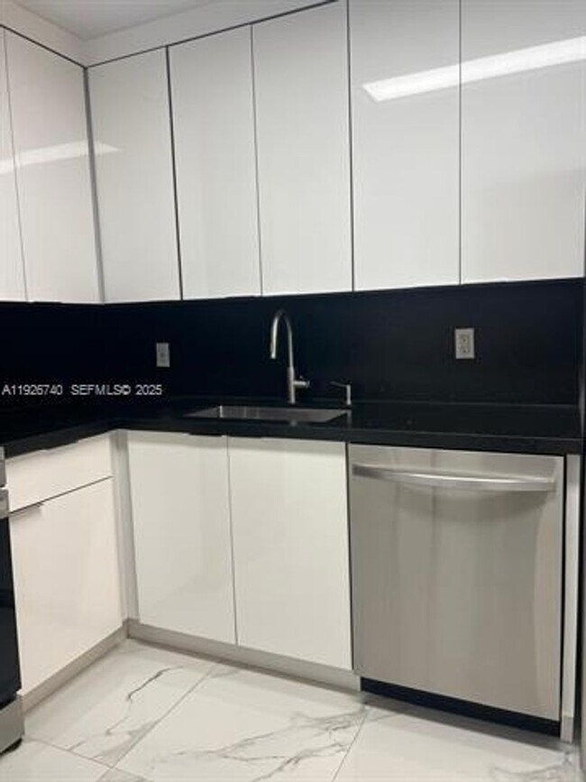 Building Photo - 9273 Collins Ave