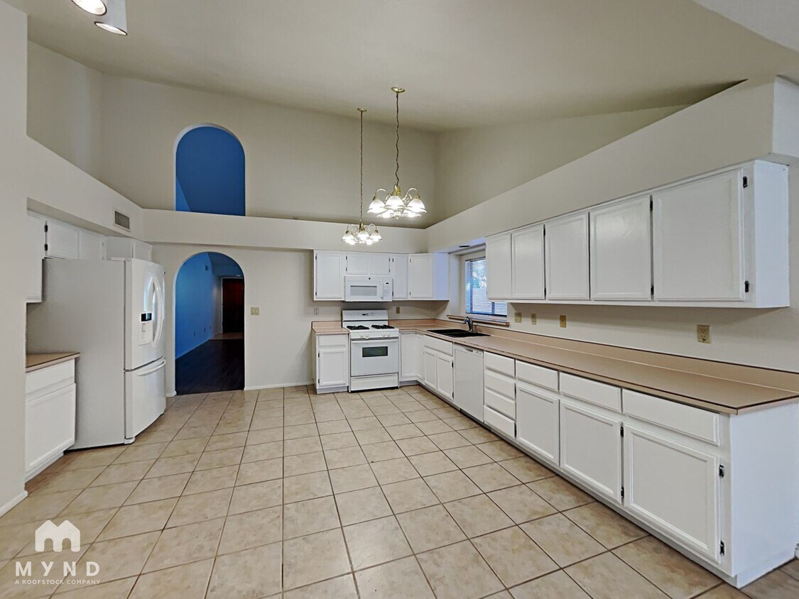 Building Photo - 10487 N Fairway Vista Ln