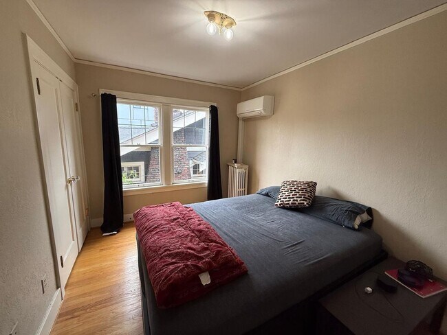 Building Photo - 1 Bed 1 Bath Top Floor Wallingford Condo!