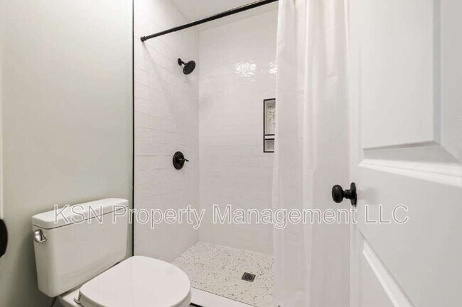 Building Photo - 286 Cushing Dr