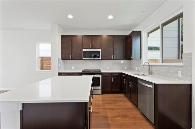 Building Photo - 6800 Menchaca Rd