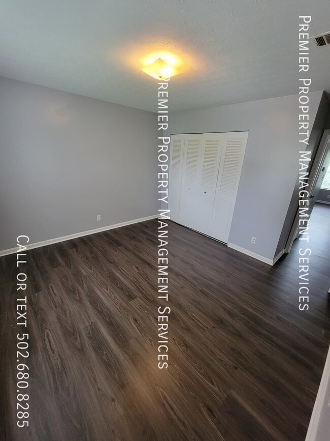 Building Photo - The Perfect Two Bedroom 2nd Floor Apartment!